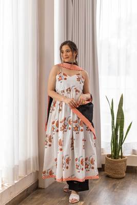 White cotton hand block printed kurta with black pants and dupatta 2