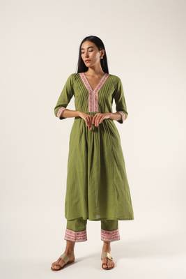 Green hand dyed cotton kurta pant set 1