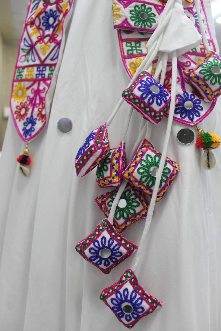 WHITE THREAD EMBROIDERED WITH MIRROR WORK VISCOSE RAYON TRADITIONAL NAVRATRI GARBA FESTIVAL STITCHED LEHENGA CHOLI