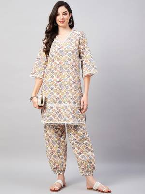 Winered women white geometric print with lace detailing co-ord set 4