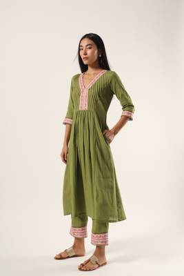 Green hand dyed cotton kurta pant set 2