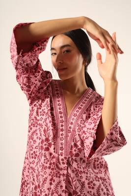 Pink cotton hand block printed kurta with solid pants 5