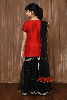 Red embroidered art silk straight cut kids salwar suits 3