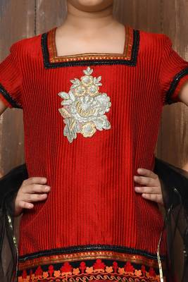 Red embroidered art silk straight cut kids salwar suits 4