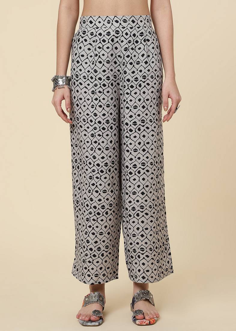 Clemira Green Color Embroidered Women'S Kurta Palazzo Set