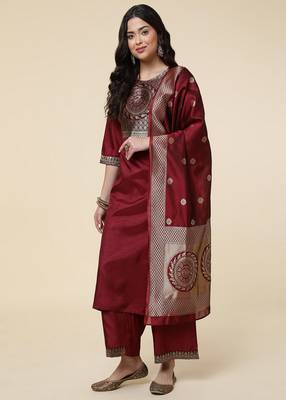 Clemira Green Color Embroidered Women'S Kurta Palazzo Set 1