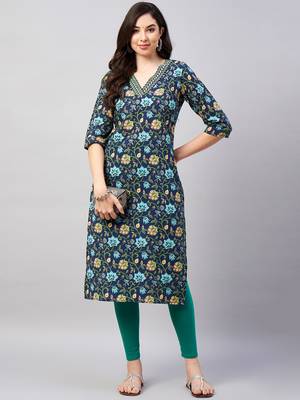 Winered woman blue floral print v-neck embriodered kurta 2