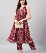 Winered woman maroon chevron print embroidered neckline kurta set