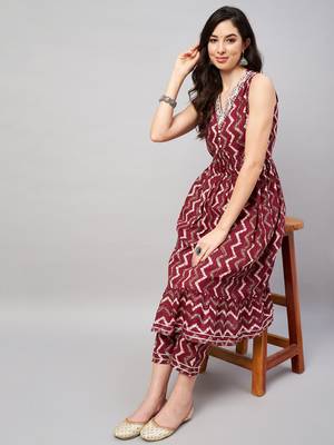 woman maroon chevron print embroidered neckline kurta set 2