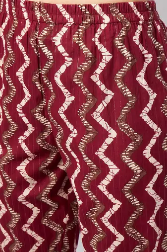 Winered woman maroon chevron print embroidered neckline kurta set