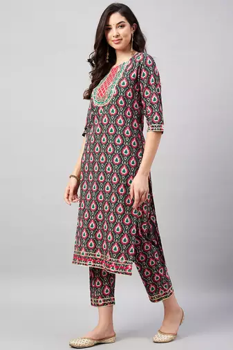 Winered woman navy blue patch gota detailing at neck kurta set