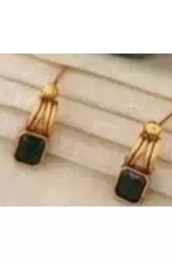 Gold-plated kundan-studded & pearl beaded jewellery set