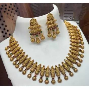 Gold plated traditional kundan pearl choker jewellery set for women 1