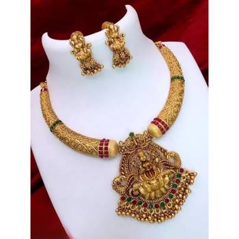 Gold plated traditional kundan pearl choker jewellery set for women 1
