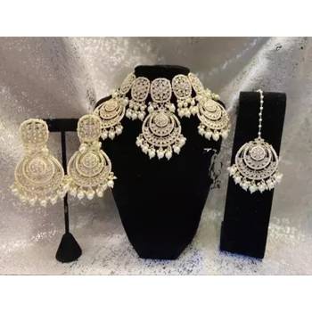 Gold-plated kundan-studded & pearl beaded jewellery set 1