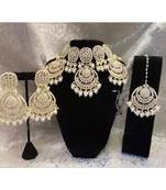 Gold-plated kundan-studded & pearl beaded jewellery set