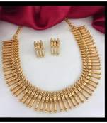 Gold-plated kundan-studded & pearl beaded jewellery set