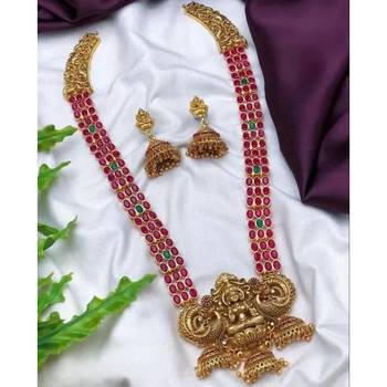 Gold plated traditional kundan pearl choker jewellery set for women 1