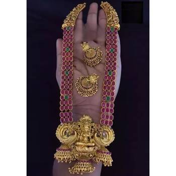 Gold plated traditional kundan pearl choker jewellery set for women 2