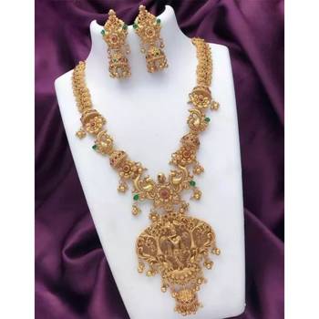 Gold plated traditional kundan pearl choker jewellery set for women 1