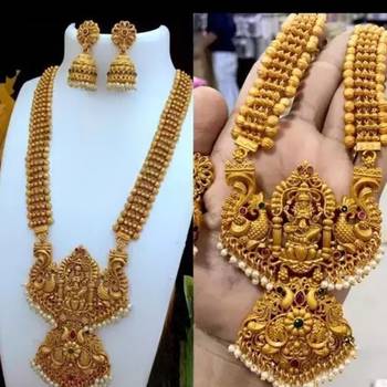 Gold plated traditional kundan pearl choker jewellery set for women 1