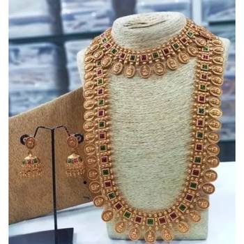 Gold plated traditional kundan pearl choker jewellery set for women 1