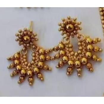 Gold plated traditional kundan pearl choker jewellery set for women 2