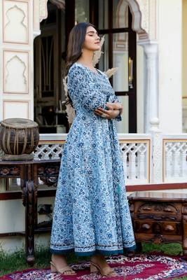 ftDiva Women Paisley Floral Printed Anarkali Gown in Blue 4