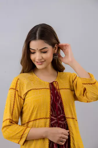 Women Chevron Printed Jacketed Gown in Multicolor