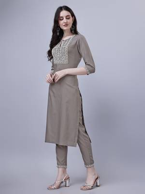 Women's Embroidered Kurta And Pant Set (Grey) (MAK26) 3