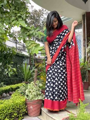 Beautiful Light Green Linen Geometric Printed Saree 1