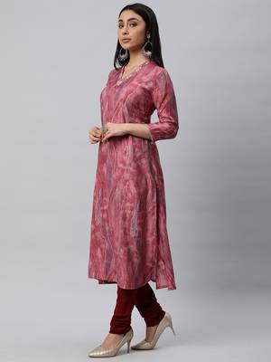 Printed a line kurta with embroidery detail on the neck. 3