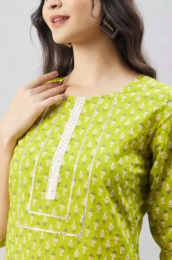 Winered women green paisley print mirror embroidery straight kurta