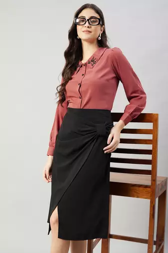 Winered women pink collared shirt with contrast embriodery