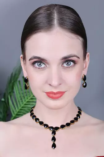 JN Handicraft Ladies Twinkling Stylish Black Stone Alloy Jewellery Sets
