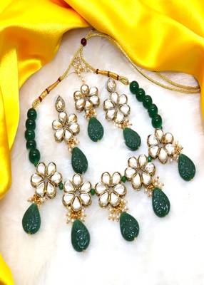JN Handicraft  Antique Green Beads Kundan Stone Copper Plated Traditional Chokar Jewellery Set with Maangtika Earring 1