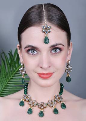 JN Handicraft  Antique Green Beads Kundan Stone Copper Plated Traditional Chokar Jewellery Set with Maangtika Earring 2