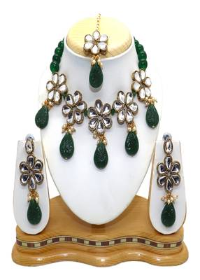 JN Handicraft  Antique Green Beads Kundan Stone Copper Plated Traditional Chokar Jewellery Set with Maangtika Earring 4