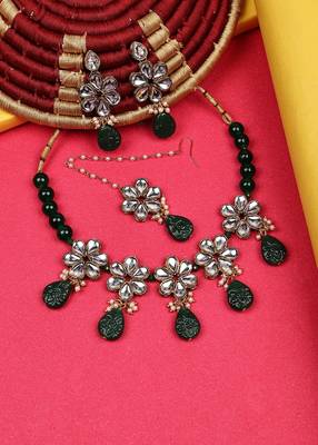 JN Handicraft  Antique Green Beads Kundan Stone Copper Plated Traditional Chokar Jewellery Set with Maangtika Earring 5