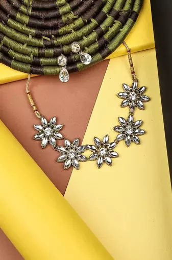 JN Hnadicraft Stylish Copper Plated Twinkling Leaves Necklace Set