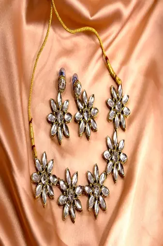 JN Hnadicraft Stylish Copper Plated Twinkling Leaves Necklace Set