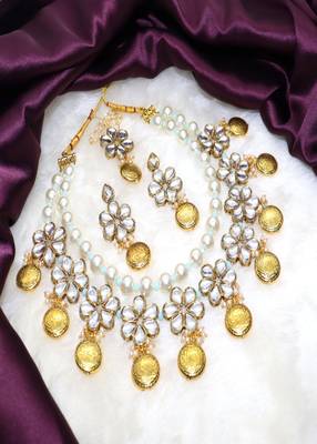 JN Handicraft Two Layer Antique Green Beads & Kundan Choker Necklace Sets with Mangtikka 5