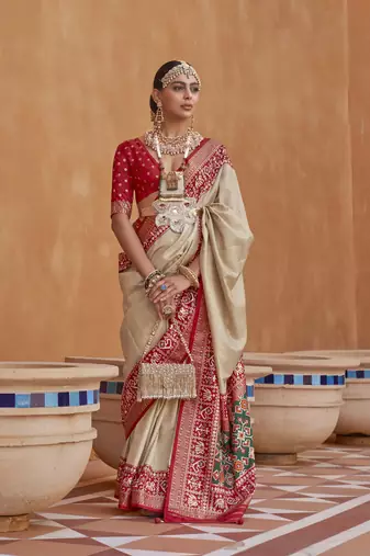 Beige silk blend Blend Saree With Unstitched Blouse Piece