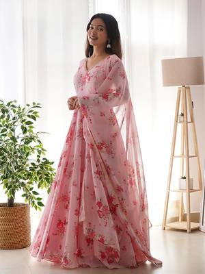 Kurta Set With Dupatta. 3