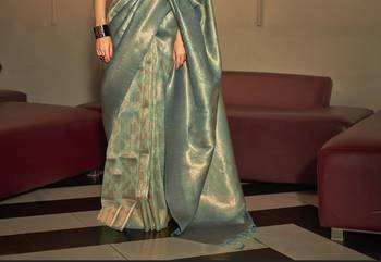 Green silk blend Woven Saree With Unstitched Blouse Piece 3