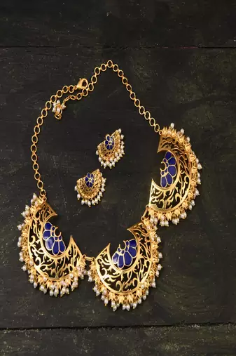 Maharani necklace with marigold studs