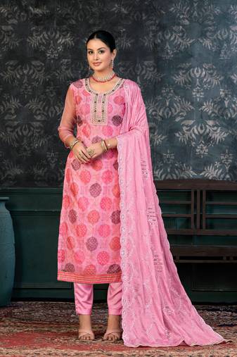 Beautiful Pink Colour Ethnic Salwaar Kameez For Festive Looks