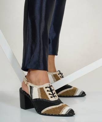 Embroidery Multi Khole Pointed Heels 5