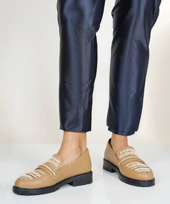 Embroidery Nude True Loafer 5