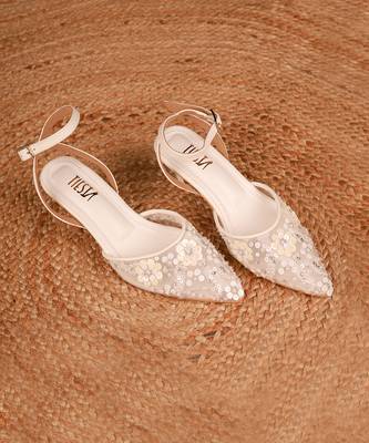 Crescent (Bridal White) (Pearl And Bead Pointy Close Kitten Heel) 1